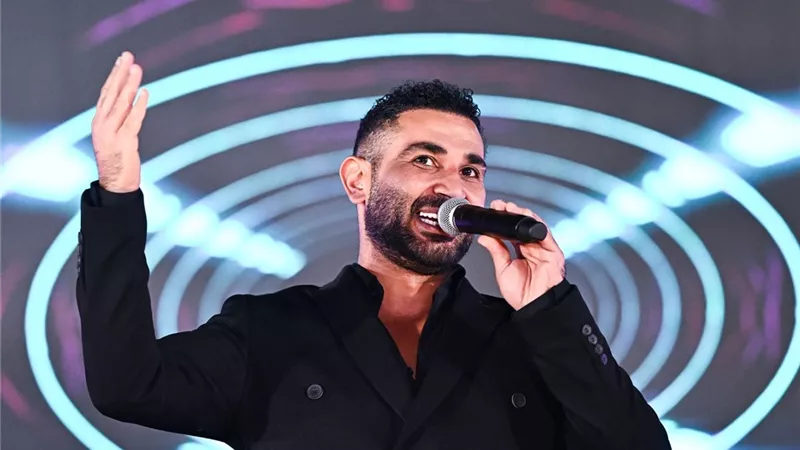 مش بتاع ستات .. أحمد سعد يعلق على أزمة ارتدائه لحلق وقميص شبك والانتقادات التي تعرض لها