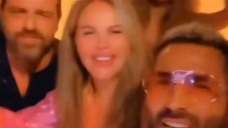 أحمد سعد يحتفل بعيد ميلاد نيكول سابا على طريقته الخاصة