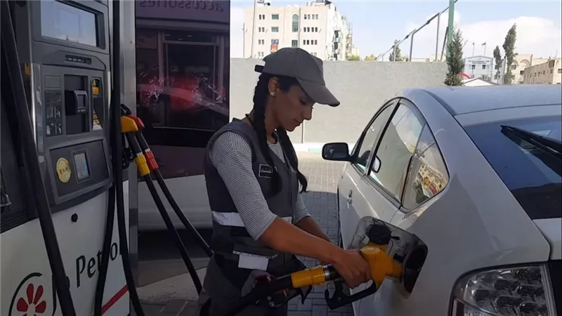 هل سترتفع أسعار البنزين اليوم مرة أخرى؟ إليك ما نعرفه قبل اجتماع لجنة التسعير