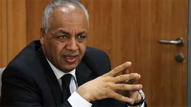 التصريح على مسؤولية مصطفى بكري.. مراجعة قرار إغلاق المحلات التجارية