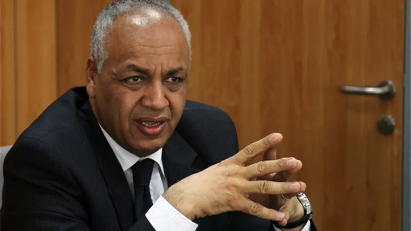 إعلامي يهاجم اللافتة المسيئة للرئيس السيسي في فيصل: 