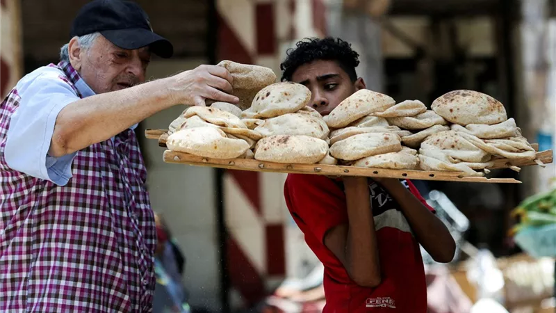 اعتبارا من اليوم توجيه هام من وزير التموين بشأن رغيف الخبز المدعم