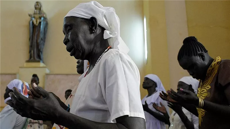 ارفعوا الصلوات ..٨٠ مسيحى سودانى محاصرين داخل كنيسة وأضرار وخسائر لا حصر له
