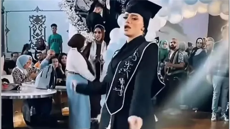 ظهرت بحلق بالفم .. من هي صاحبة فيديو 