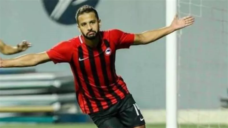 كان يلازمه من ٨ لـ١٠ ساعات يوميا..ما هو سر الجهاز الذى لازم احمد رفعت حتى وفاته