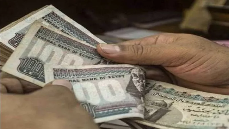 هل يتم زيادة مرتبات الموظفين على غرار قرار وزيرة التضامن بزيادة المعاشات 15٪ سنويا 