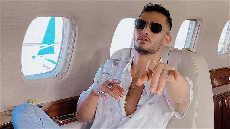 بلفظ خارج وصراخ وضرب بالأيدي... تفاصيل جديدة عن خناقة محمد رمضان في الساحل الشمالي| فيديو