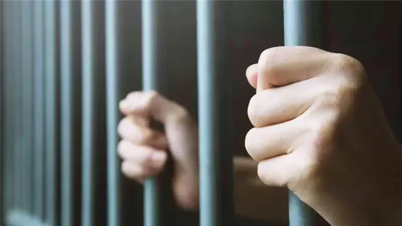 إخلاء سبيل المتهمة بالمطرية بعد اتهامها بإلقاء أبنائها من الطابق الثالث