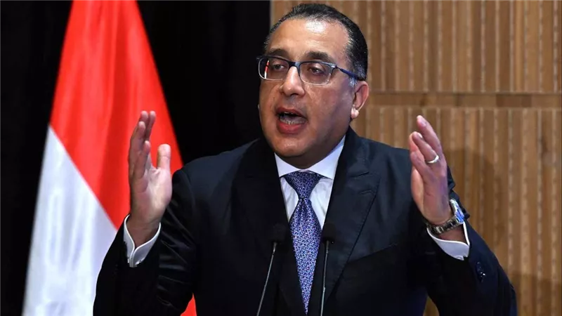 بيان عاجل من الحكومة يحسم أنباء عودة العمل بنظام الأونلاين يوم الأحد لجميع الموظفين 