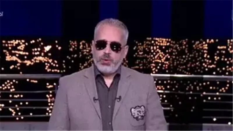 سبب ارتداء تامر أمين نظارة سوداء وظهوره بها في إحدى حلقات برنامجه
