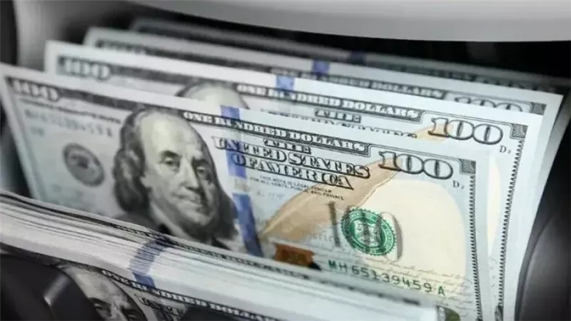 سعر الدولار أمام الجنيه يخالف كافة التوقعات اليوم الاثنين.. هبوط مفاجئ يضرب العملة الخضراء 