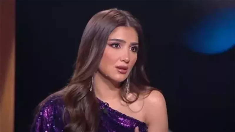 كاجول… مي عمر تلفت الأنظار بصورها الأخيرة بملابس قمة في الروعة