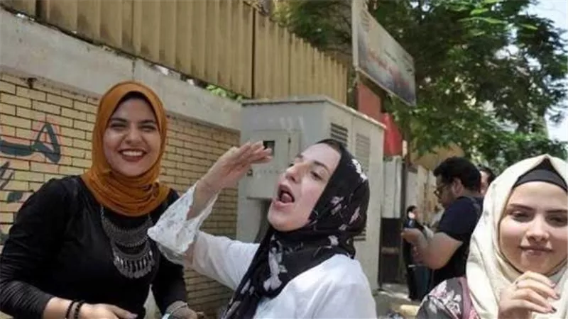 مفاجآت آخر أيام امتحانات الثانوية.. برص داخل اللجنة وشماريخ وزغاريد تملأ الشوارع