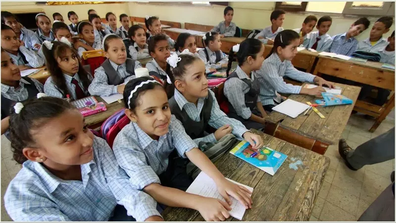 هل فلوس الكتب جاهزة؟ موعد بدء العام الدراسي الجديد 2025 لكافة المراحل التعليمية بجميع المحافظات