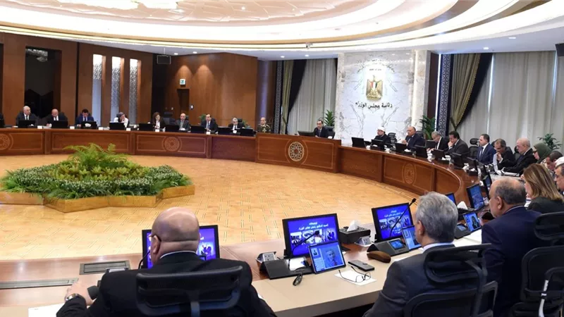 الحكومة تعلن بشرى سارة لملايين الموظفين بالقطاعين الحكومي والخاص .. تفاصيل