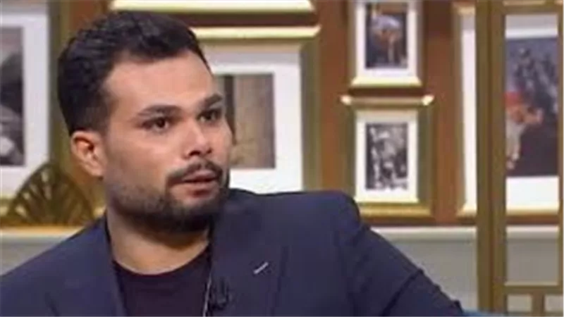 كان بيلبس حذاء كعب عالي.. تصريحات من أحمد عبد الله عن الأسطورة