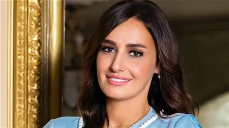 حلا شيحة تثير الجدل بين القيل والقال بسبب هذه الصورة والتوب المكشوف