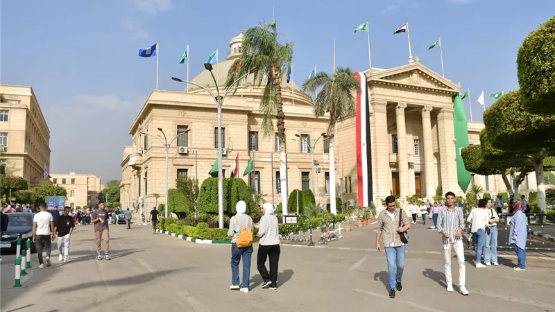 قبل بدء العام الدراسي الجديد .. التعليم العالي تحسم الجدل حول منع الاختلاط في الجامعات رسميًا