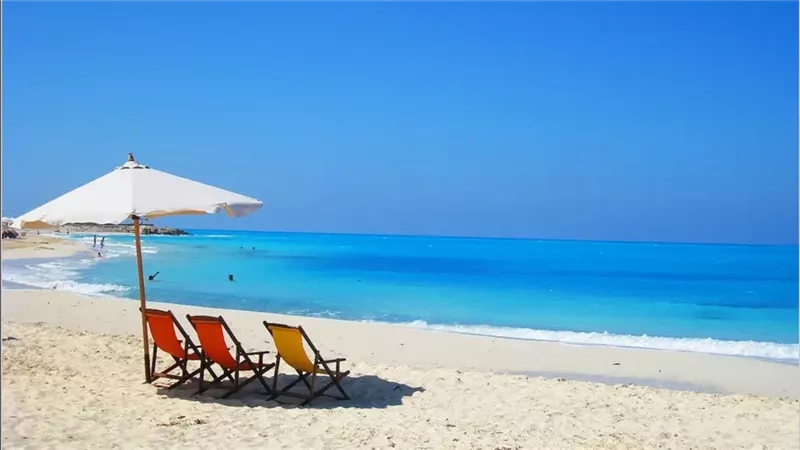 الأرصاد توجه تنبيهًا بحريًا رسميًا بعد رفع أعلام التحذير الحمراء على شواطئ الاسكندرية وحظر السباحة تمامًا