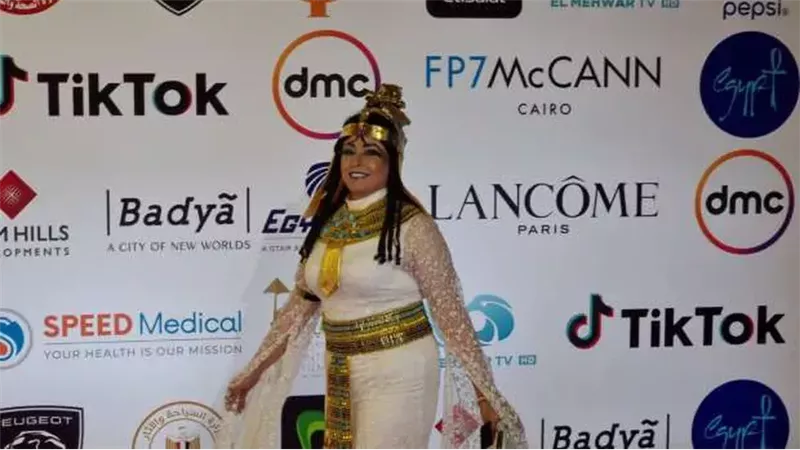 لابسة بدلة رقص.. هند عاطف تثير الجدل في المهرجان القومي للمسرح