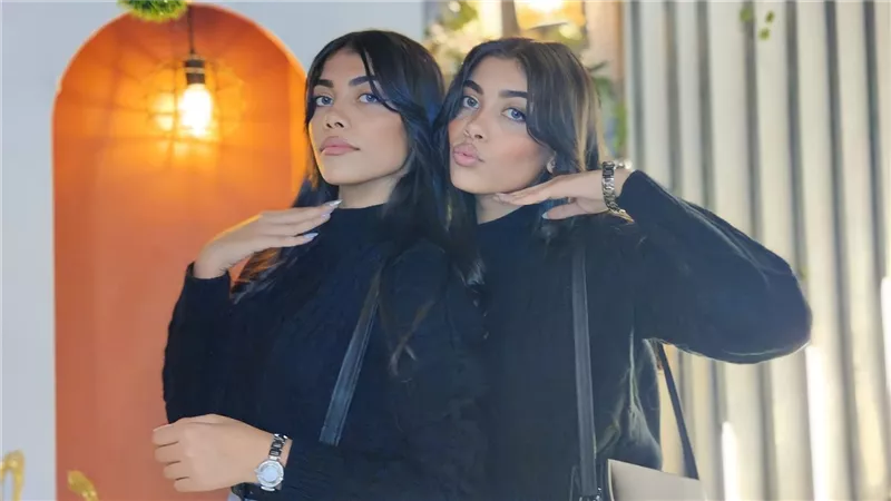  أثارا الجدل وكأنهما خرجا من فجوة زمنية.. من هما فبرونيا وفرونيكا؟