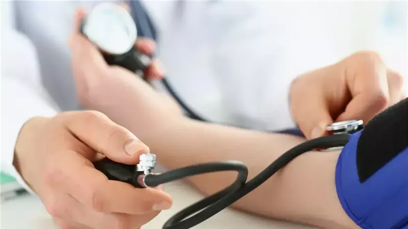 بتعانى من انخفاض ضغط الدم .. 4 وصفات مذهله وغير متوقعه تساعد على ضبطه من غير ماتحتاج طبيب
