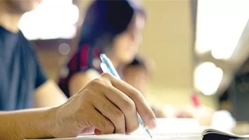 إعادة هيكلة مرحلة الثانوية العامة الجديدة 2025 .. خفض مواد لجميع الشعب ودمج مادتين لطلاب الصف الأول
