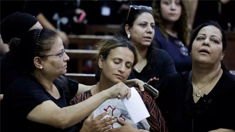 أصعب يوم في تاريخ مصر .. تذكار ضحايا حادث كنيسة الشهيد العظيم أبي سيفين في إمبابة.. ماذا فعل البابا والرئيس وقتها؟