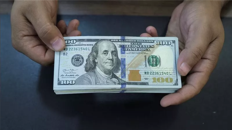 الدولار بكام في البنك الأهلي .. تراجع سعر الدولار في البنوك بالتزامن مع انخفاض سعر الذهب 100 أخضر بكام جنيه ؟