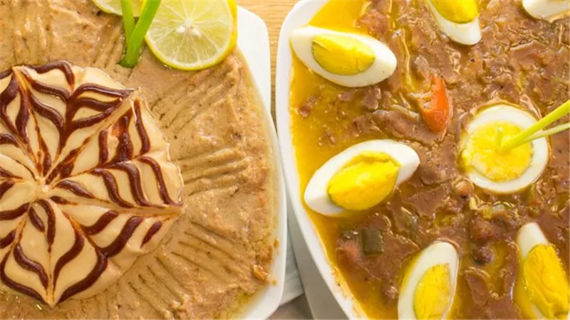 الفول بالبيض المسلوق طبق يعشقه الجميع دون علم عن ما سيحدث لهم صحيا بعد اكله