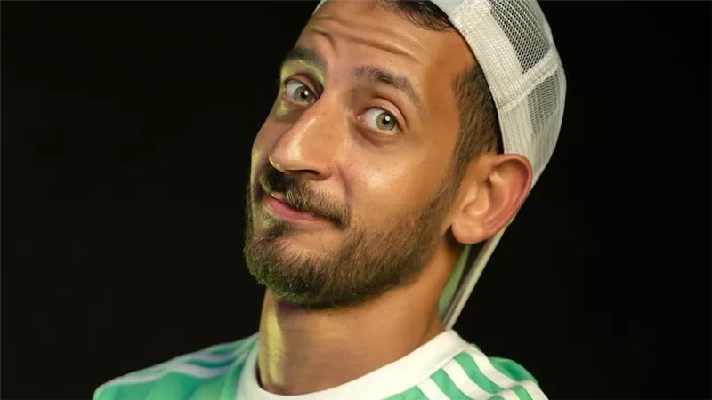 بلوجر شهير لم تكن تتوقع أن يكون قريب تلك الممثلة المشهورة 