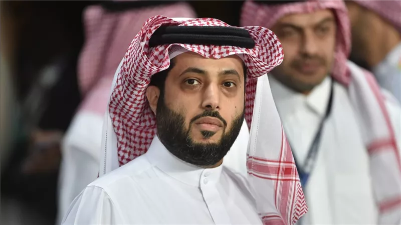 صورة نادرة لتركي آل شيخ تثير ضجة على مواقع التواصل الاجتماعي: ماذا تعرف عن الجائزة الجديدة؟