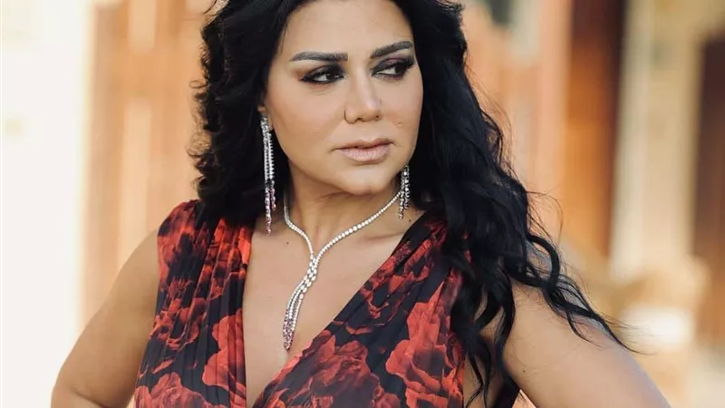 تجربة غنائية للفنانة رانيا يوسف.. اعرف آراء النقاد في الكليب المثير