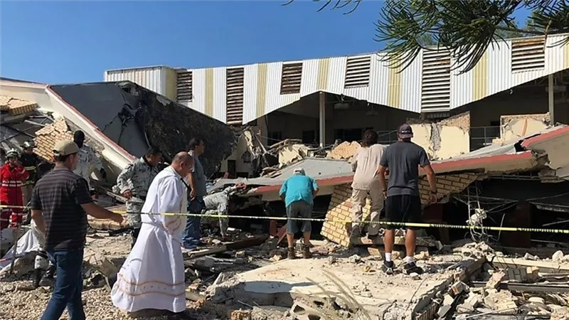 سقوط عشرات الضحايا بعد انهيار سقف الكنيسة على المصلين بهذه الدولة منذ قليل