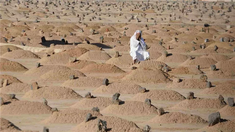 هل البقيع يغرق؟.. اعرف حقيقة الصور المنتشرة بغرق بقيع المدينة بسبب السيول