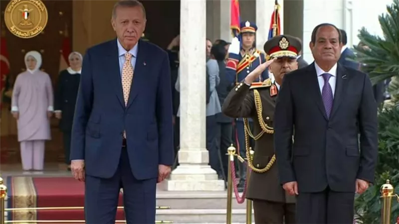 شاهد: لحظة استقبال اردوغان للرئيس السيسي في تركيا ومراسم استقبال بحرس الشرف والنشيد الوطني
