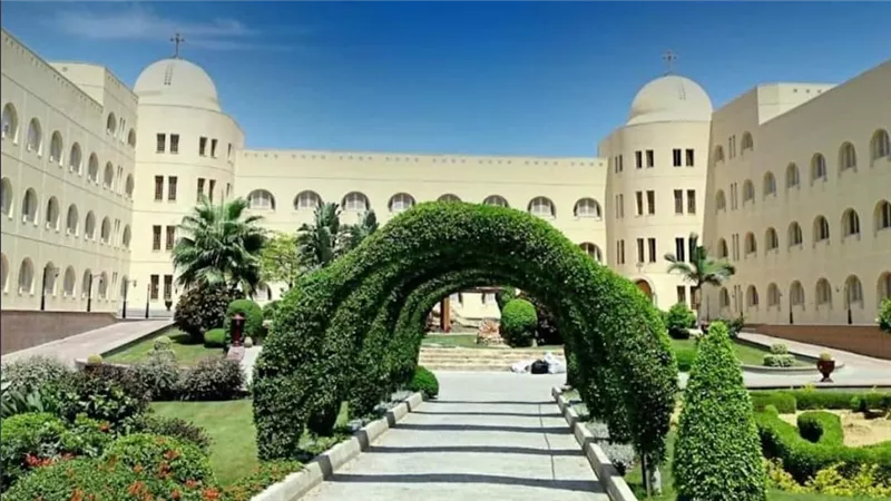 إيه حكاية الدير اللي الناس كلها في مصر بتتكلم عنه على المواقع؟