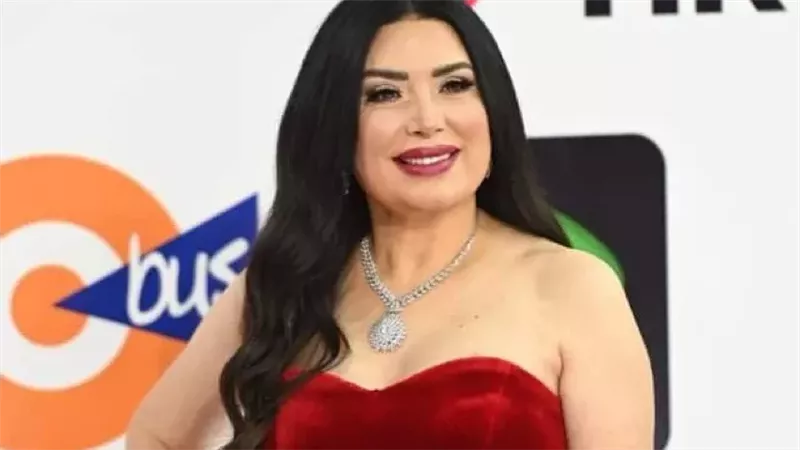 عبير صبري تخطف الأنظار وتستعيد جمال التسعينيات بهذه الصورة الشبابية