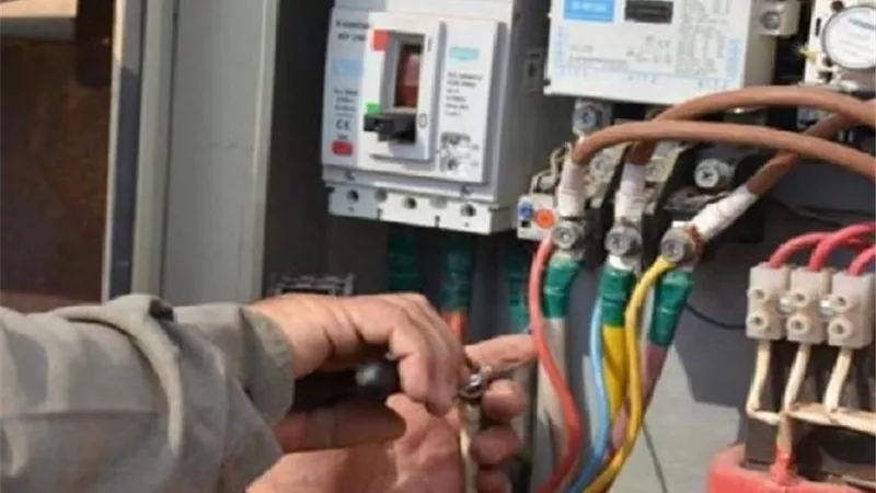 إجراءات حازمة وعاجلة لضبط استهلاك الكهرباء ومواجهة التلاعب .. وإستبدال إجباري لهذة العدادات