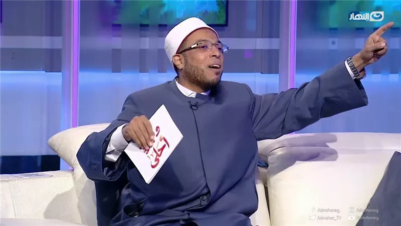 فتاوى مثيرة للجدل ومخالفة للشريعة.. محمد أبو بكر تحت مرمى الهجوم