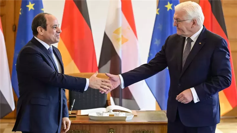 ما سر لقاء ومرافقة أسقف الكنيسة القبطية مع الرئيس الألماني اليوم؟