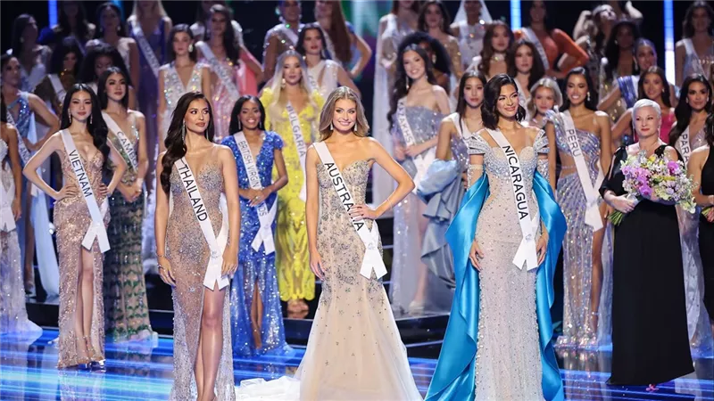 فتاة تم تتويجها ملكة جمال جنوب إفريقيا ونيجيريا بسبب جمالها.. اعرف التفاصيل