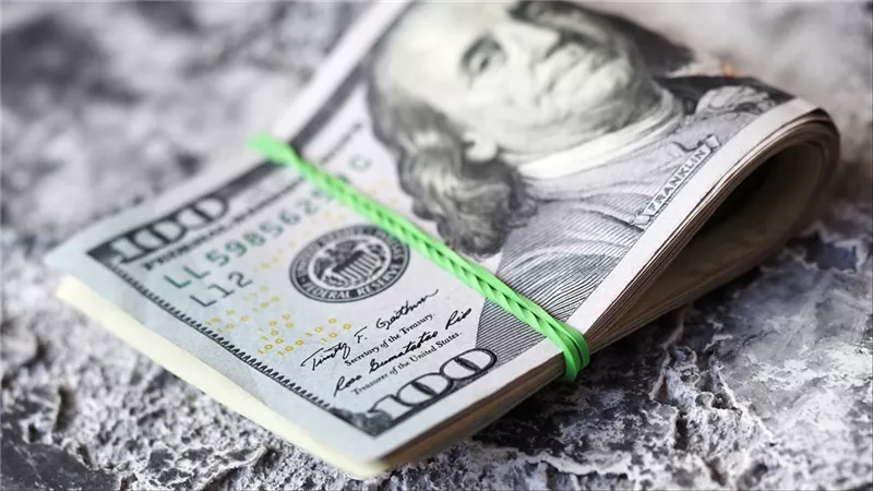 بعد قرار تاريخي للفيدرالى الأمريكي بتخفيض سعر الفائده ماذا حدث فى سعر الدولار ببدايه تعاملات اليوم