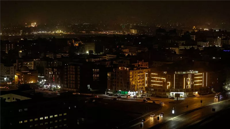 وزارة الكهرباء تنفي العودة إلى نظام تخفيف الأحمال: توضيح جديد حول السبب وراء انقطاعات التيار الكهربائي