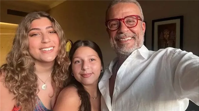 على خطى الأخت الكبرى.. ابنة شريف منير تثير الجدل في حفل تخرجها بسبب ملابسها