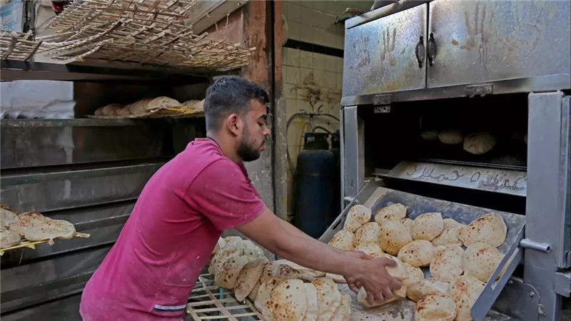 رغيف العيش هيبقى بكام؟.. اعرف تفاصيل رفع سعر الخبز بعد غلاء أسطوانات الغاز