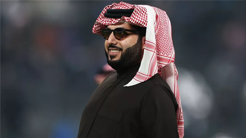 مفاجأة يعلنها تركي آل الشيخ تزامنًا مع مباراة القمة بين الأهلي والزمالك: هيحصل إيه؟