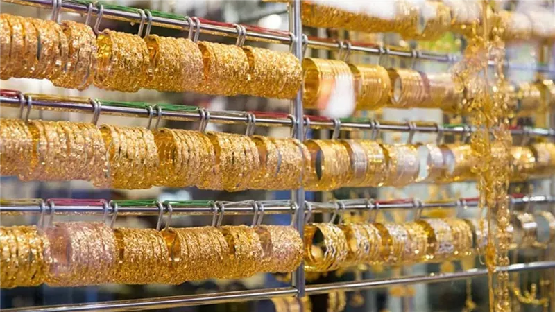 نشتري أم نبيع؟ مستشار وزير التموين يوضح الوقت المناسب للاستثمار في الذهب في ظل تقلبات السوق