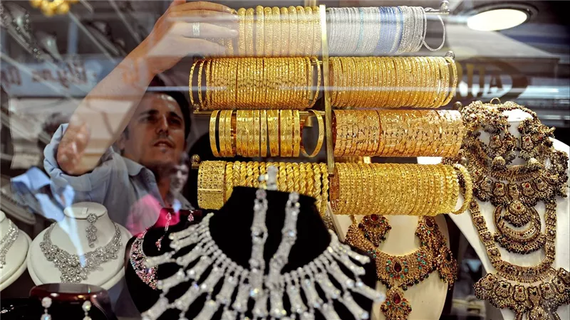 زيادة مفاجأة: سعر الذهب يسجل مستوى قياسي جديد في السوق المصري اليوم .. الجرام وصل 4137 جنيه | (عيار 21 بكام؟)