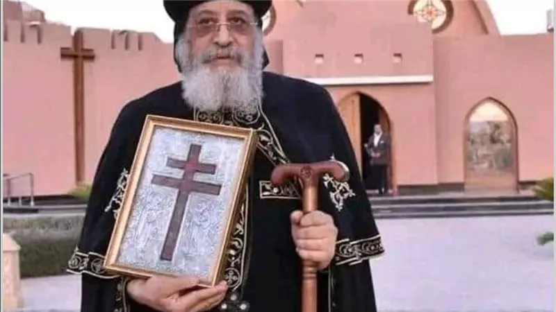 عيد الصليب المجيد: ماهو سر الصليب الذي حمله قداسة البابا تواضروس من خشبة صليب السيد المسيح؟
